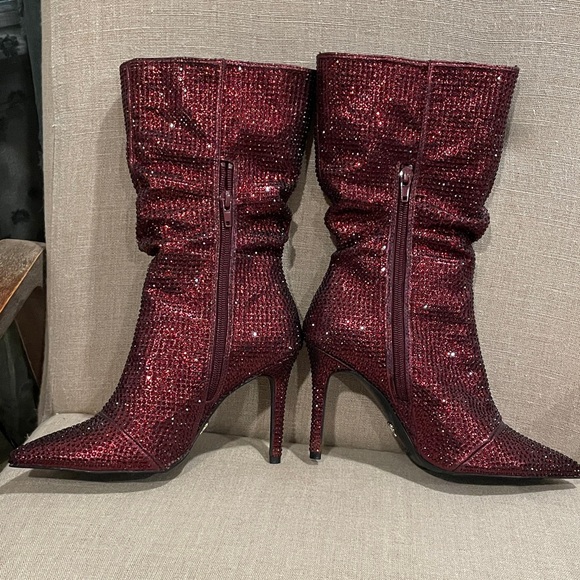 Elegant Burgundy Women's Boots - Picture 9 of 12
